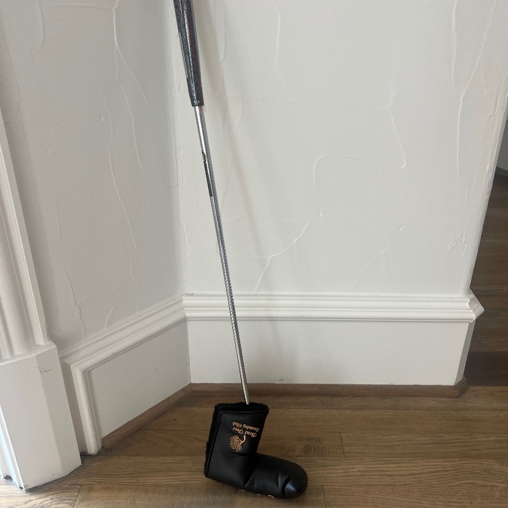 Sold!! Scotty cameron putter and cover